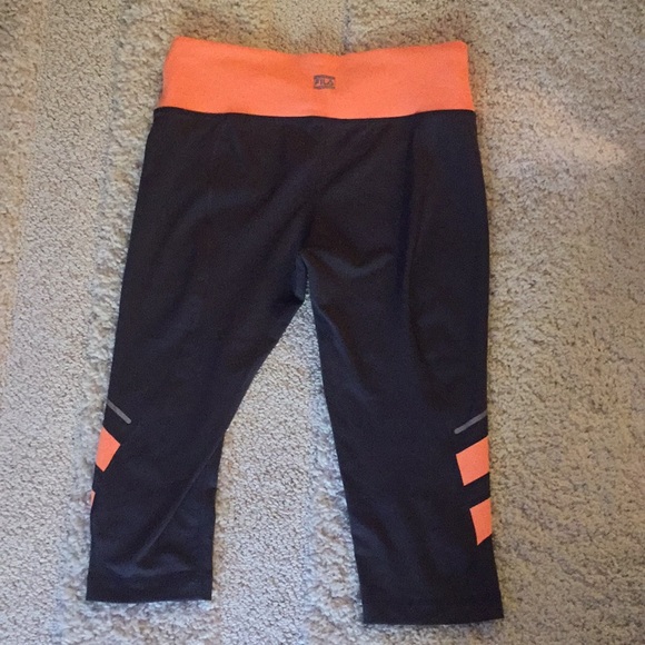 FILA workout capris - Picture 2 of 3